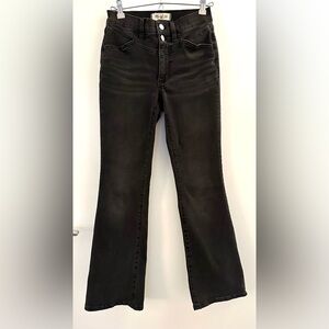Madewell jeans size 23. Midi rise kick out crop jeans. Armand wash.